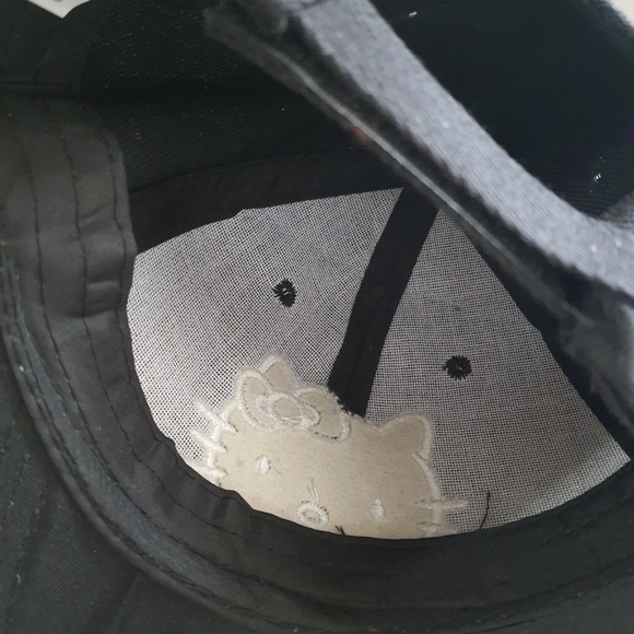 Hello Kitty hat - Picture 2 of 2